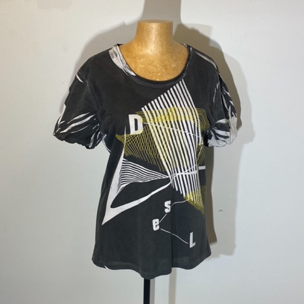 New DIESEL women tee shirt with graphic and logo. M. Grey white. Puff sleeves